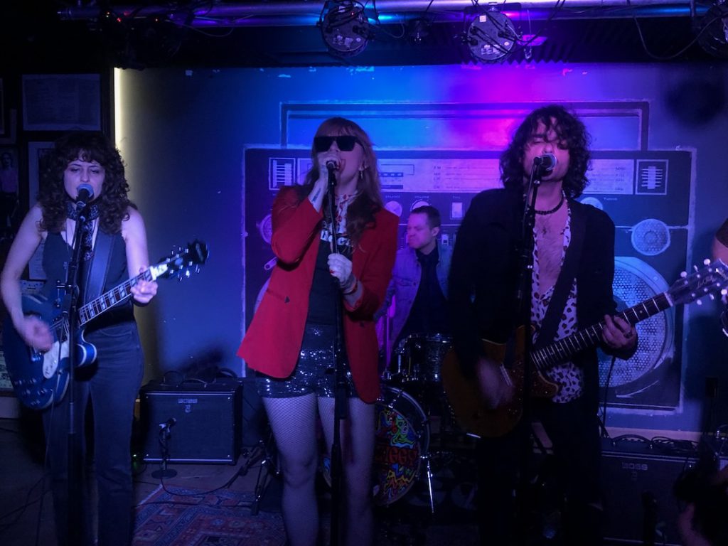 Olya Sonica live at Hotel Ziggy in Los Angeles on July 17, 2025 (Photo: Liz Ohanesian)