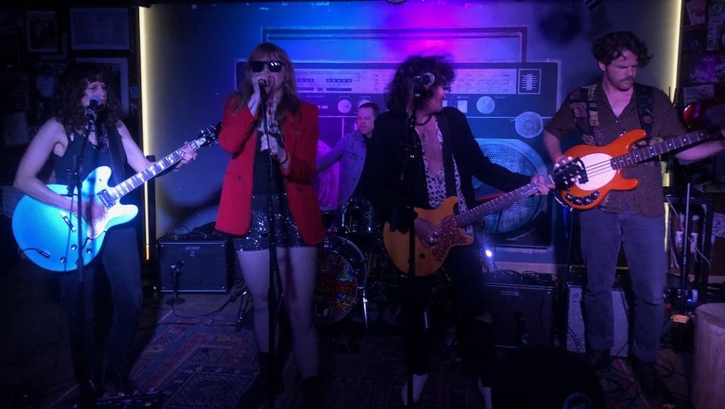 Olya Sonica live at Hotel Ziggy in Los Angeles on July 17, 2025 (Photo: Liz Ohanesian)