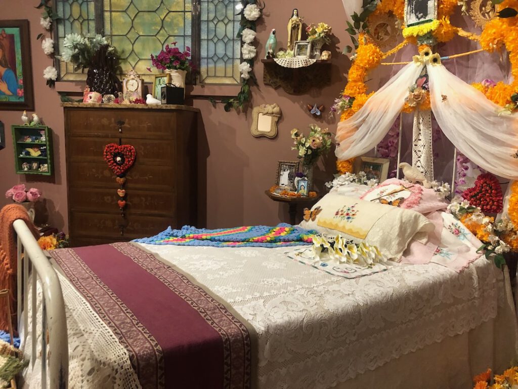 A las mujeres de mi alma (Bedroom Altar) by Ofelia Esparza at Vincent Price Art Museum (Photo: Liz Ohanesian)